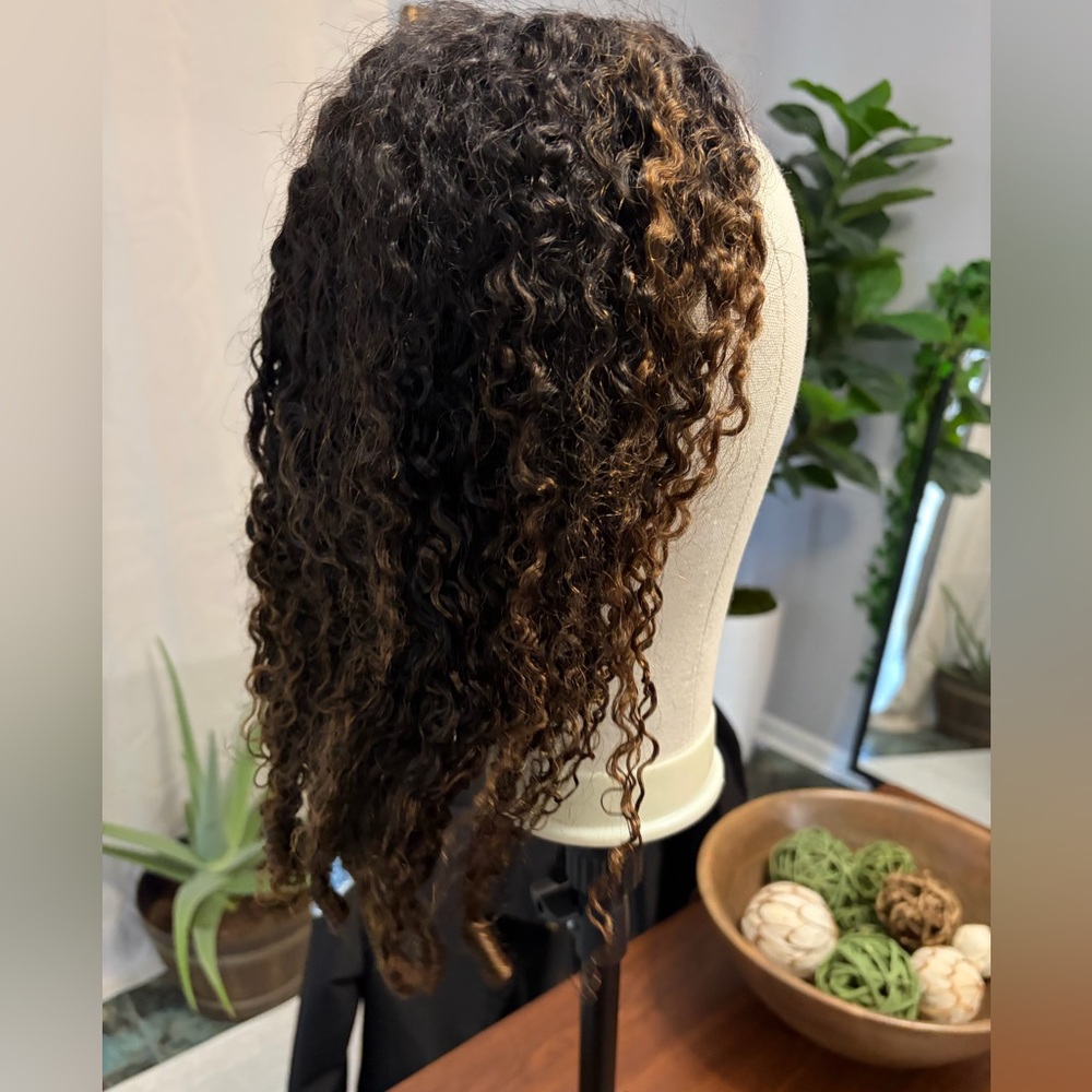 UNice 7x5 Bye-Bye Slip Glueless Curly Texture Ombré 20” - Picture 5 of 13